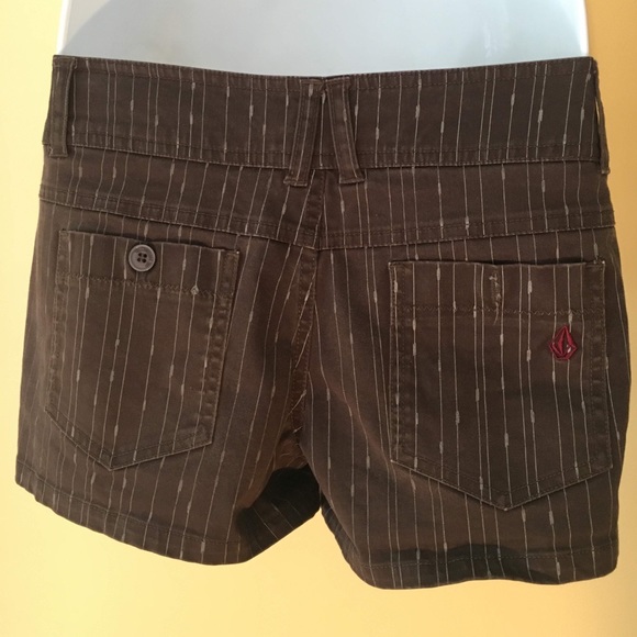 Volcom Shorts - Picture 2 of 3